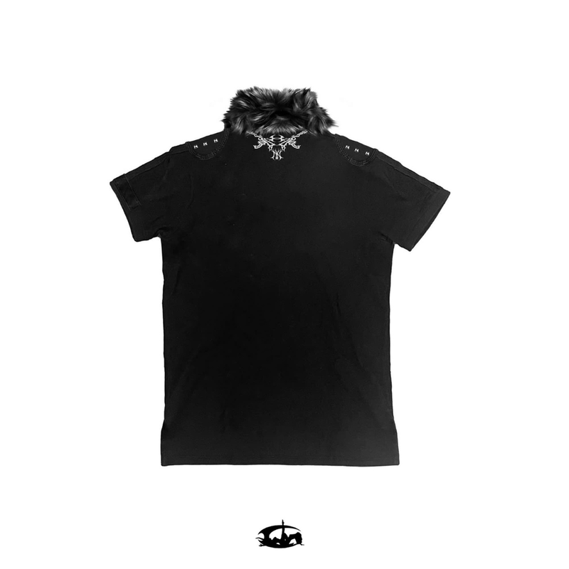 Detalle del cuello de pelo del polo
